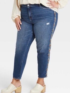 Knox Rose Woman’s Plus Size Medium Wash Jeans Embroidered Detail size 16
